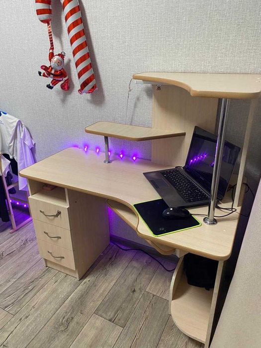 Продам компьютерный стол