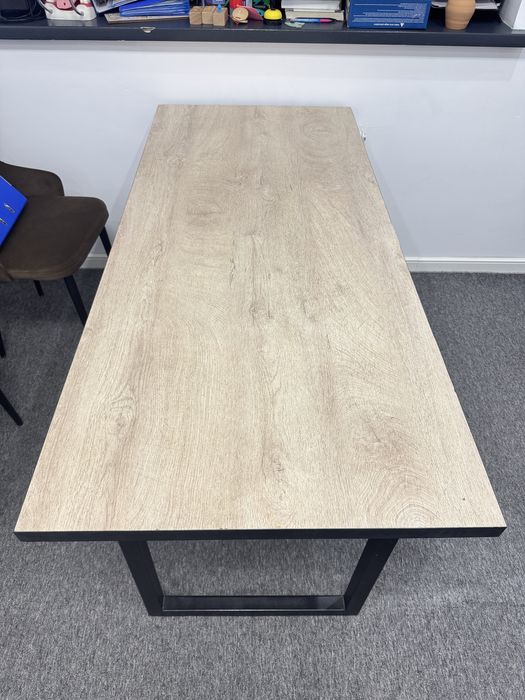 Продам стол для офиса в хорошем состоянии, прочная