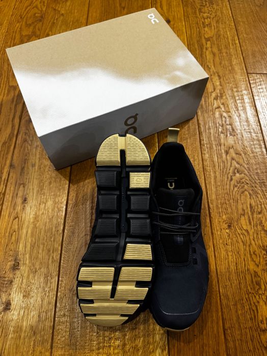 On Running Обувки