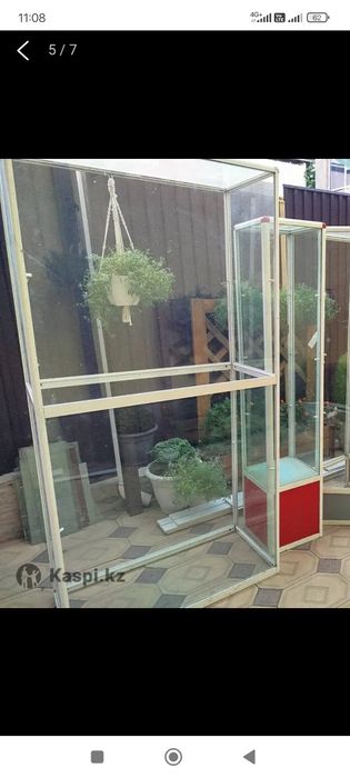Витрины стеклянные, шкаф