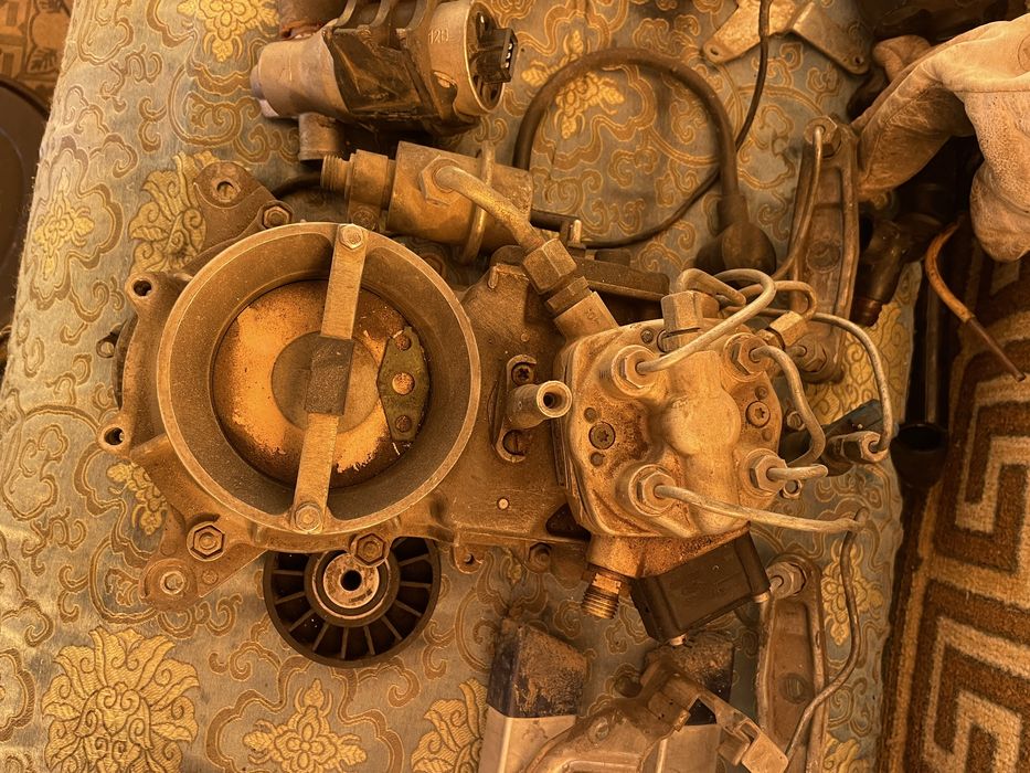 Продам запчасти на Мерседес 124