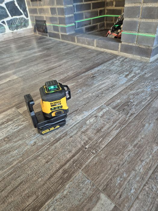 Laser Dewalt originl .tel 07716zero,trei,398