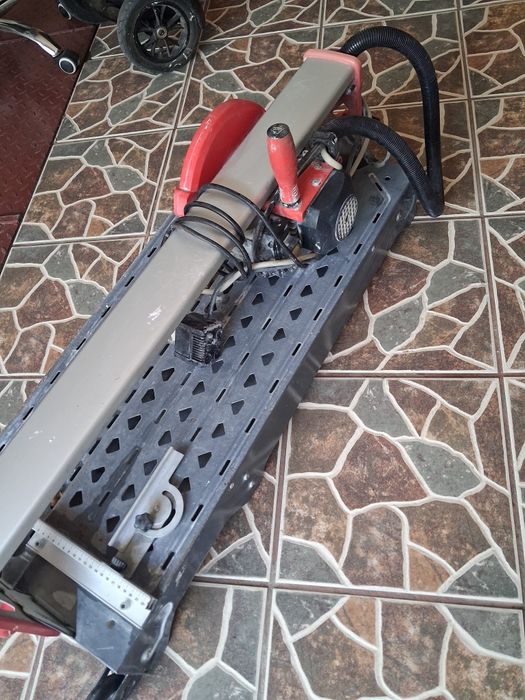 Masină de tăiat cresie si faianta.