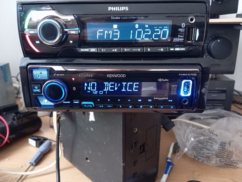 Radio auto Philips cu BT