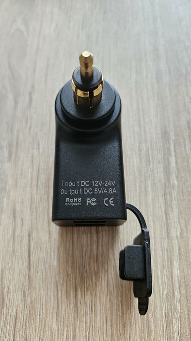 Încărcător moto, Adaptor USB dublu pentru motocicletă BMW / Triumph – mufă Hella/DIN 12V/24V – NOU