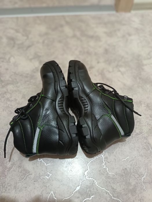 Продается мужской сапоги