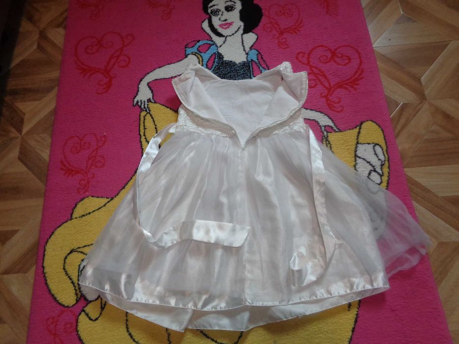 Vand rochie ocazie de fetita 2.