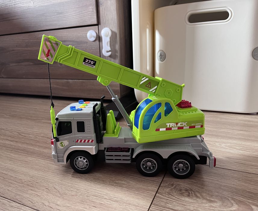 Интерактивна играчка камион с кран - със звуци