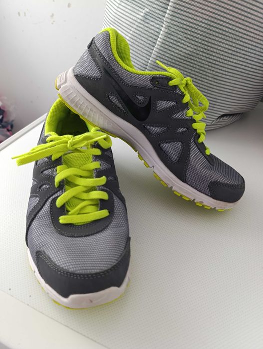 Маратонки на nike