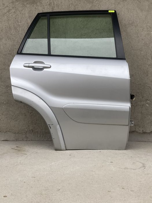 Задна дясна врата за тойота рав4/toyota rav4 00-05г