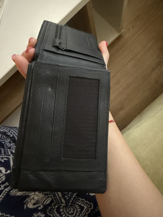 Кожен мъжки портфейл