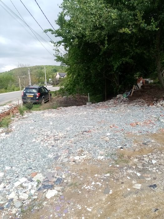 Inchiriez la salicea, loc parcare, rulota, camioneta, auto