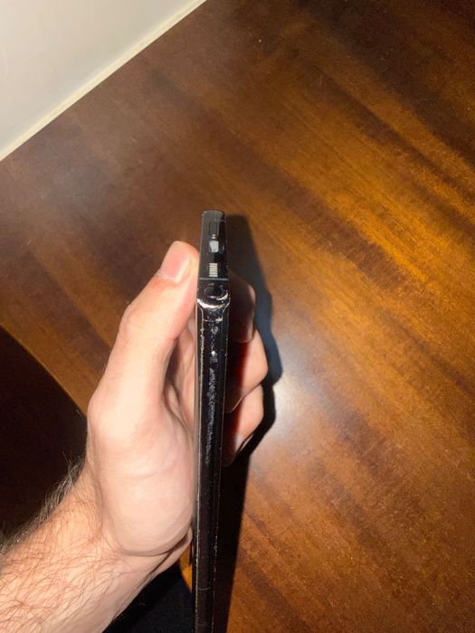 Samsung Galaxy S22 Ultra 256GB Работи отлично, козметични забележки по корпуса и малка зелена точка на дисплея