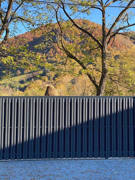 Garduri și porți stil jaluzea șipcă metalică tabla cutata