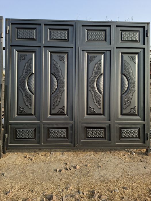 Темир дарвоза  сотилади