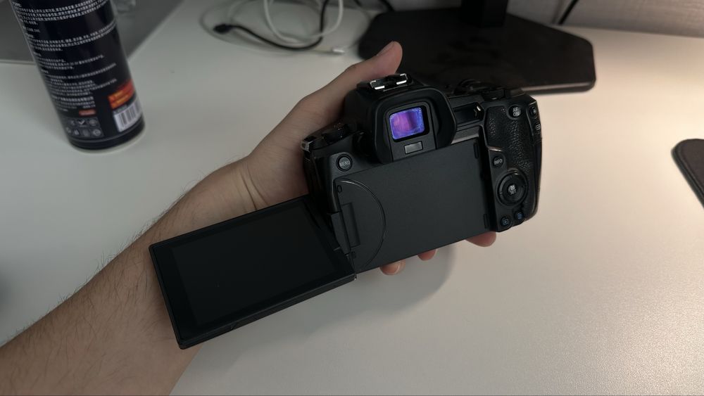 Продам Canon eos R