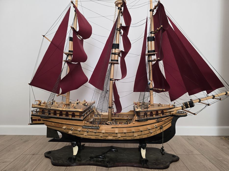 Продам корабль сувенирный