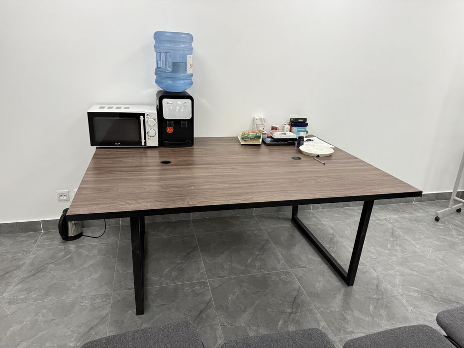 Стол обеденный для офиса