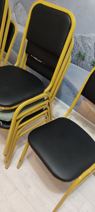 Стульялар сатылады.