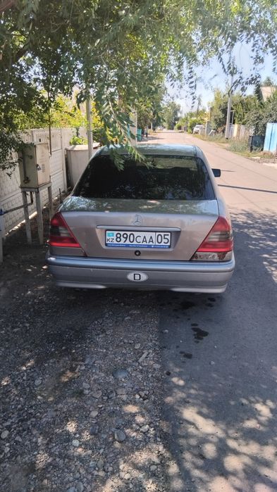 Машина мерседес  С  200
