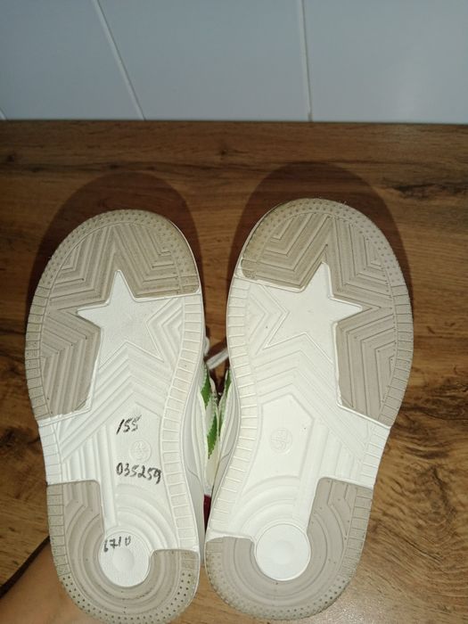 Кроссовки 2500тг