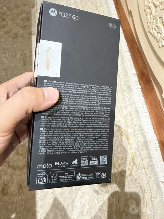 Motorola RAZR 60 , 5G , 256GB 2x Sim Год Гарантии Состояние Новое