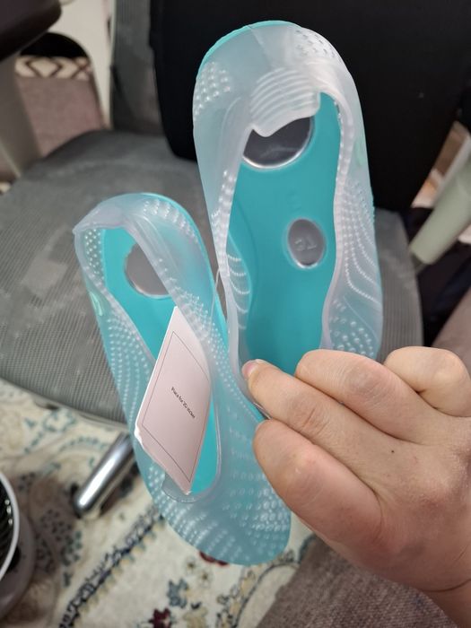 Продам аквашузы новые