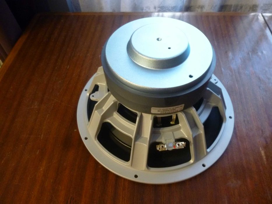 Продам автомобильный Hi-End сабвуфер Scan Speak