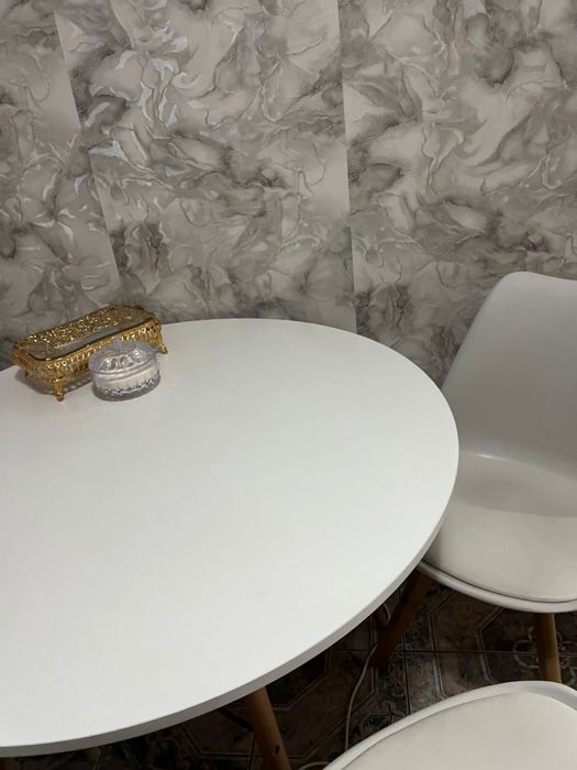 Стол со стульями