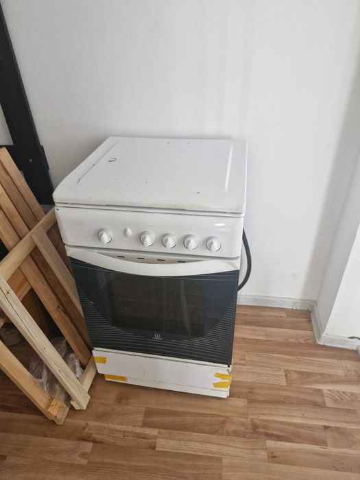 Продам газовую плиту