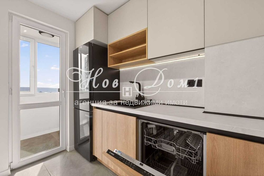 Продава се Тристаен апартамент в Варна, Левски - 70 кв.м за 1567 €/кв.м - Снимка #2
