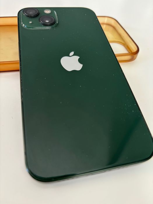 iPhone 13тъмно зелен