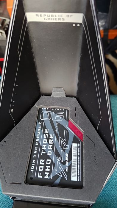Продавам Asus Rog Phone 6D Ultimate 16Gb ram 512Gb storage