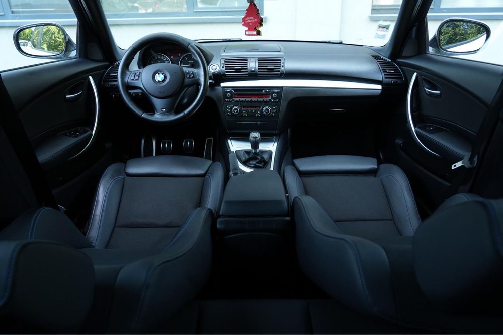 Bmw 118D 2011 M-Packet 2.0Diesel 143cp Euro 5 • Distributie Noua • Garantie 12 Luni Motor Cutie • Transport gratuit la domiciliu • Nr Rosii • Rate