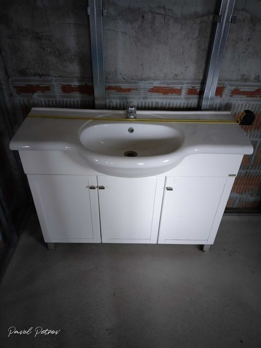 Продавам мивка за баня