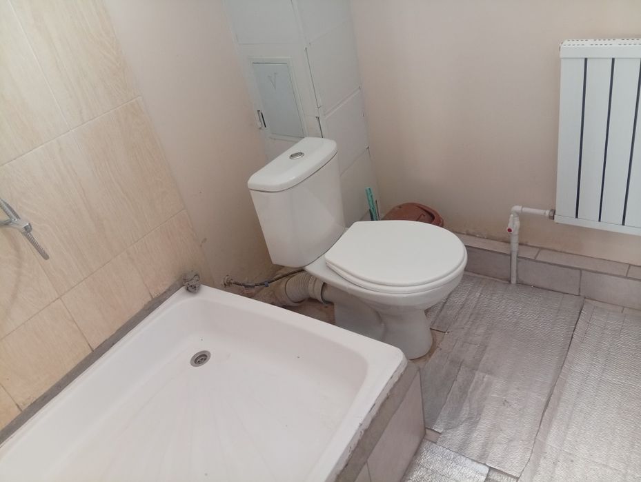 Termiz shahar 4etajli dom 4 etaj 3 xonali 52 kv dom sotiladi