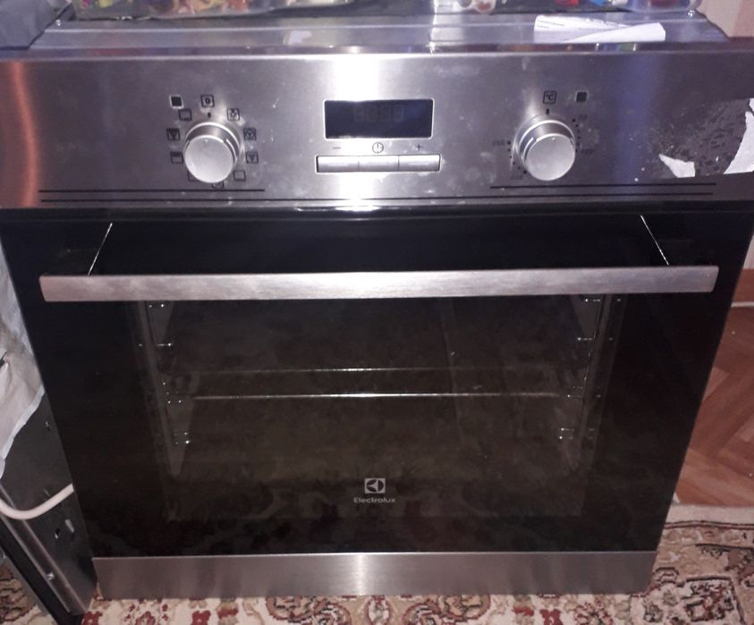 Продам духовку Электролюкс
