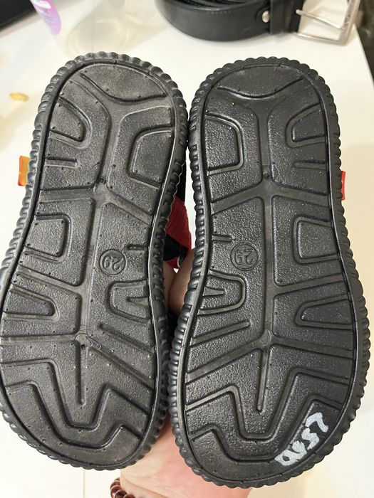 Продам новые сандали для мальчика