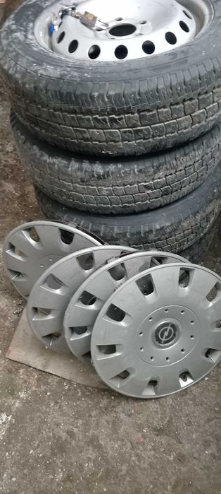 Anvelope auto  195/65/16C, sau schimb cu 215/65/16 iarnă sau mixte