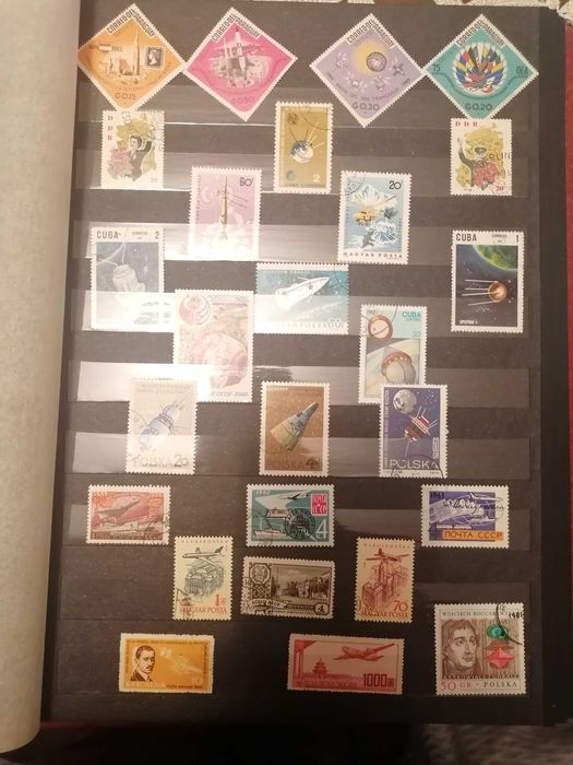 колекция от пощенски марки в класьор