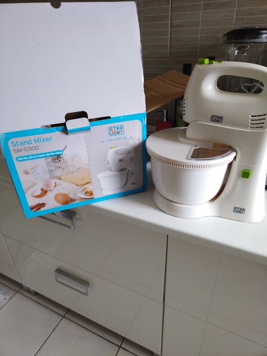 Vând mixer cu bol, ropdus de calitate superioara produs nou.
