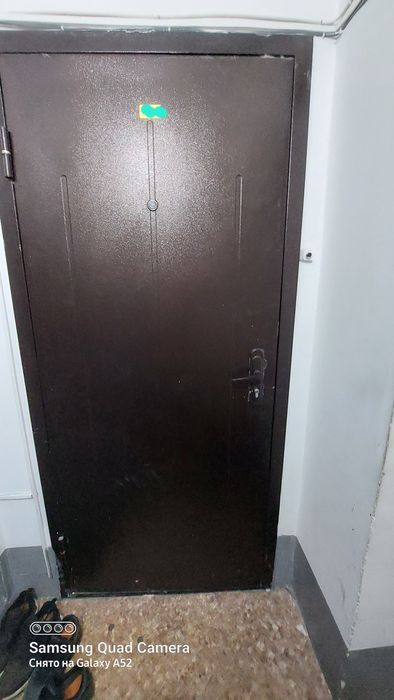 Продам входную металлическую дверь.