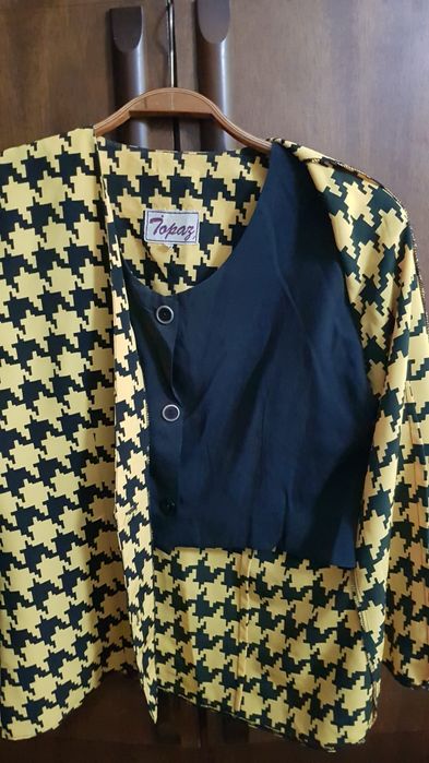 Дамски костюм - сако и пола