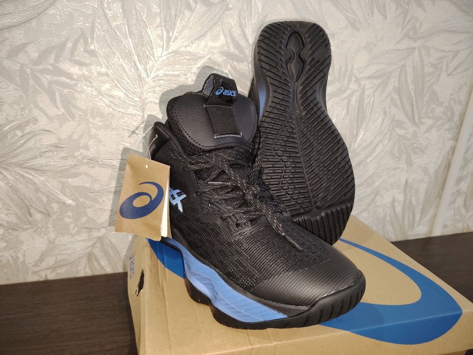 Продам кроссовки Асикс