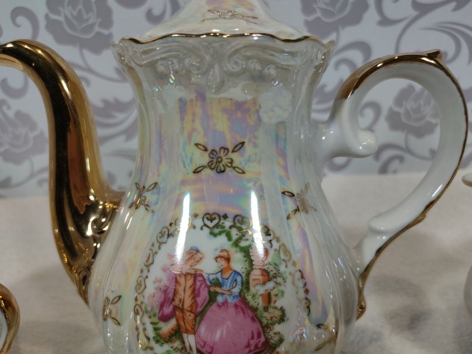 Порцеланов сервиз за кафе в топ състояние.