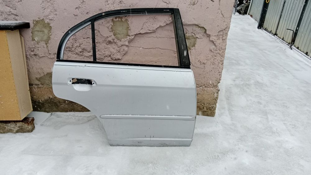 Продам задняю правую дверь