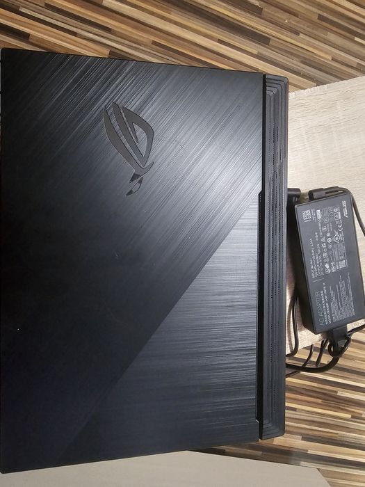 Laptop asus strix g712lws