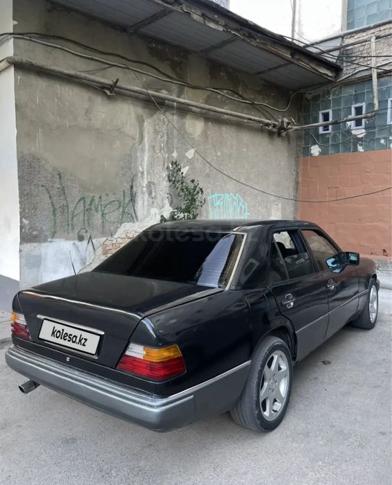 Мерседес 124 / Ешка / Черный Мерс