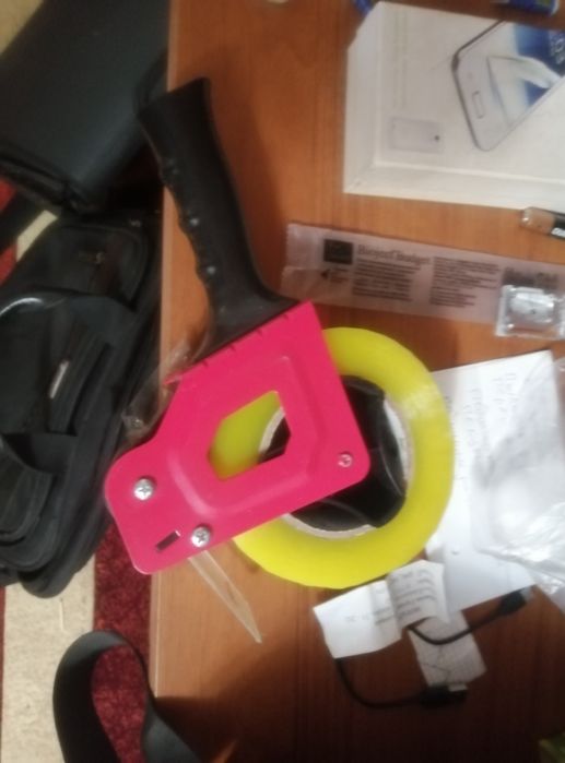 Диспенсер со скотчем продам.