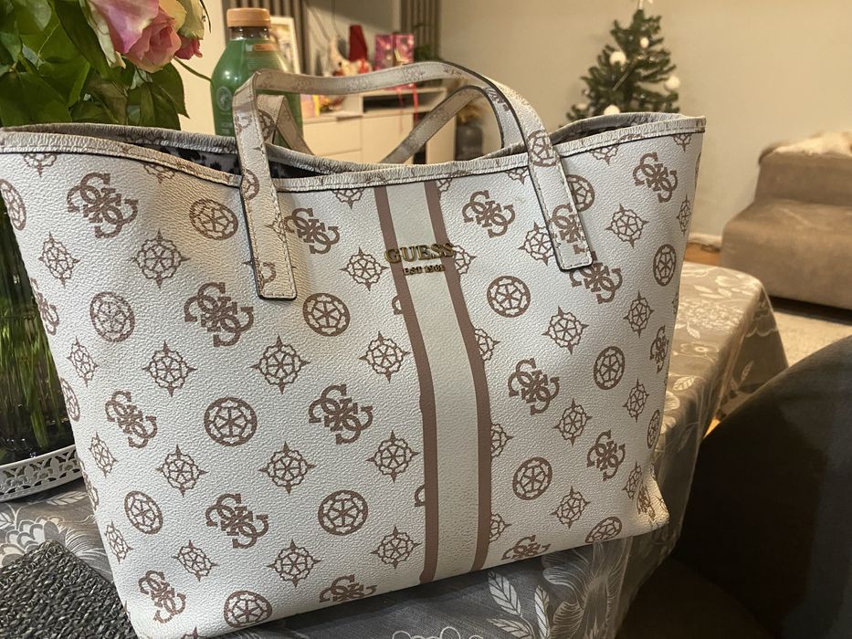 Бяла Чанта Guess